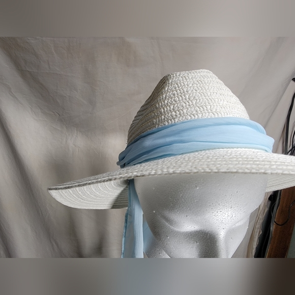 NWOT Betmar fedora style poly braid sun hat, decorative blue fabric & rivets - Picture 8 of 12
